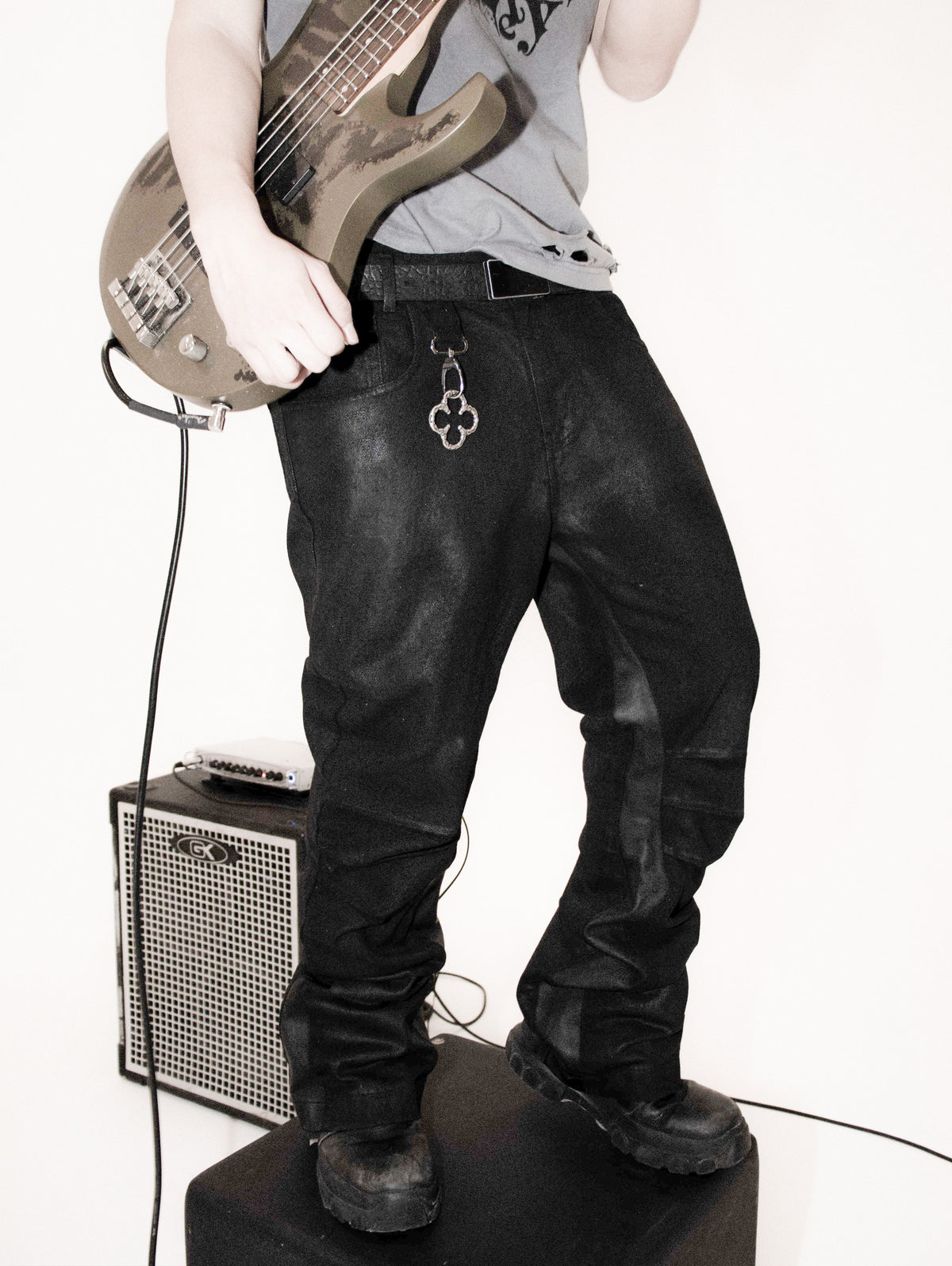 MANOPELLE WAXED DARK BLACK PANTS