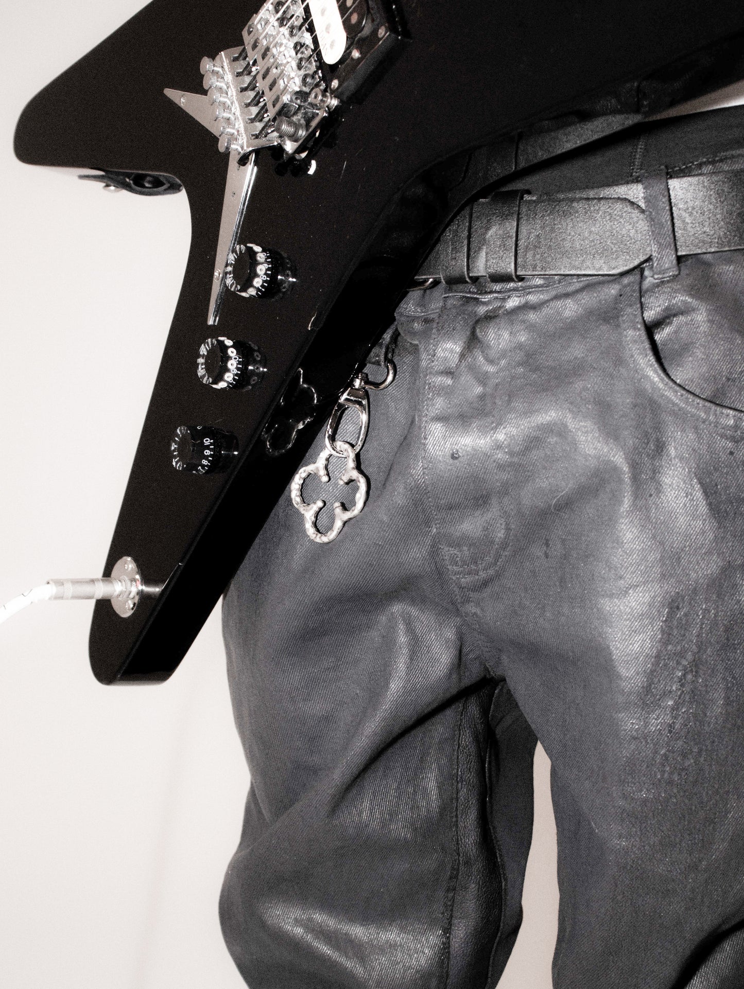 MANOPELLE CRACKED DARK GREY PANTS
